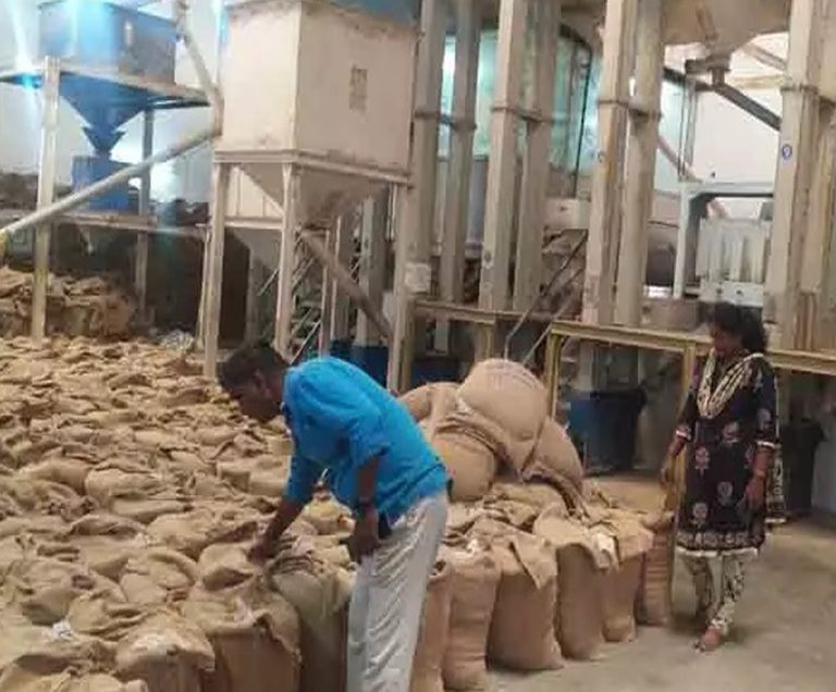 அரவை ஆலைகளில்,  திடீர் சோதனை…..