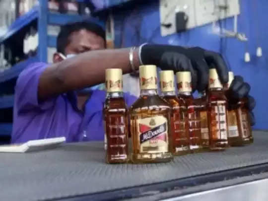 போலி மதுபான ஆலை! 4 பேர் கைது !