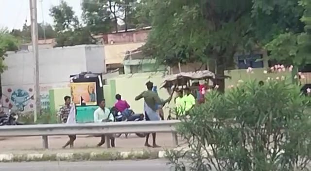 மதுரையில் போதையில் அரிவாள் வெட்டு!  4 பேர் கைது: