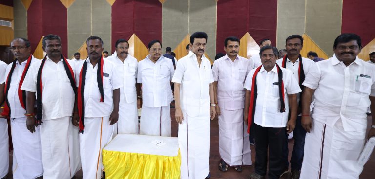 திமுகவில் இணைந்த அதிமுகவினர்