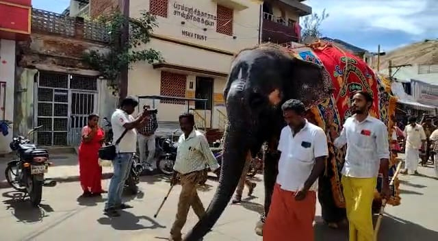 மலைமேல் குமரனுக்கு வேல் எடுக்கும் விழா