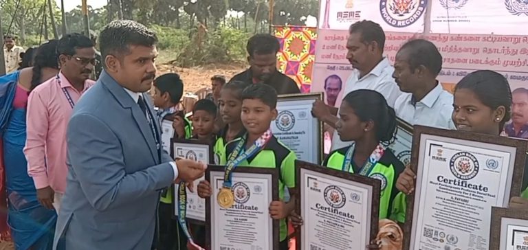 கண்களைக் கட்டியபடி வால்வீச்சு, சிலம்பம்