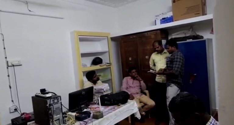 வணிகரிடம் லஞ்சம் – உதவி ஆய்வாளர் கைது