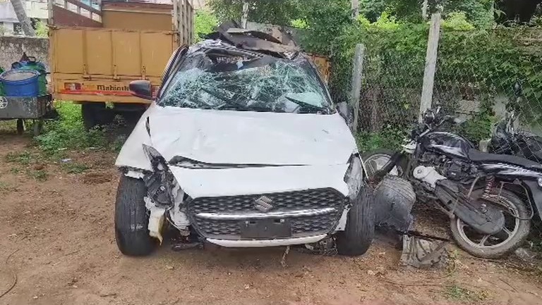 புதுச்சேரி-சென்னை அதிவேகமாக வந்த கார்