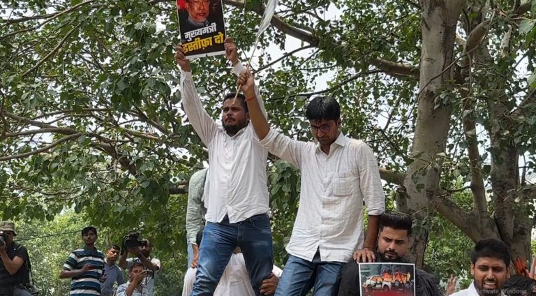 மணிப்பூர் முதல்வர் பதவி விலக வேண்டும் – காங்கிரஸ் போராட்டம்